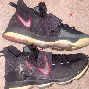 Nike men’s Lebron